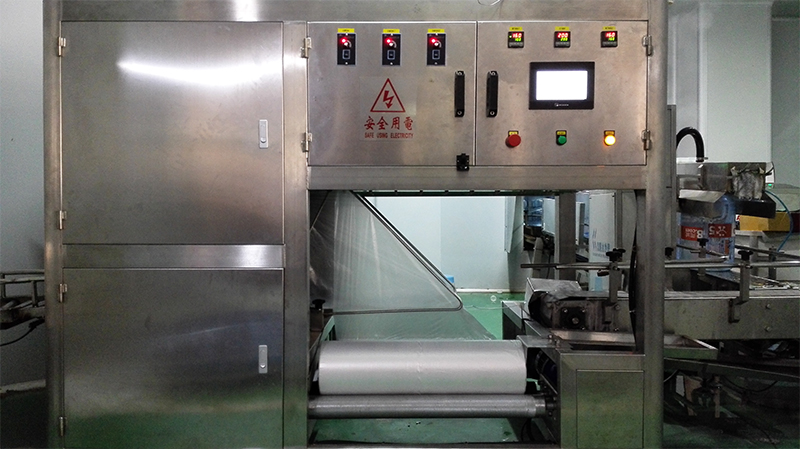 全自動(dòng)套袋機(jī)1.jpg